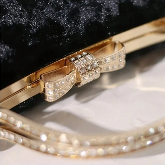 Elegant Black Velvet Handbag - Picture 5 of 6